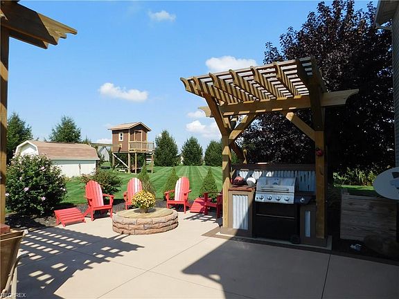 5th image of 755 Flagstone Dr