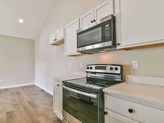 4th image of 5341 Pinecrest Ct N