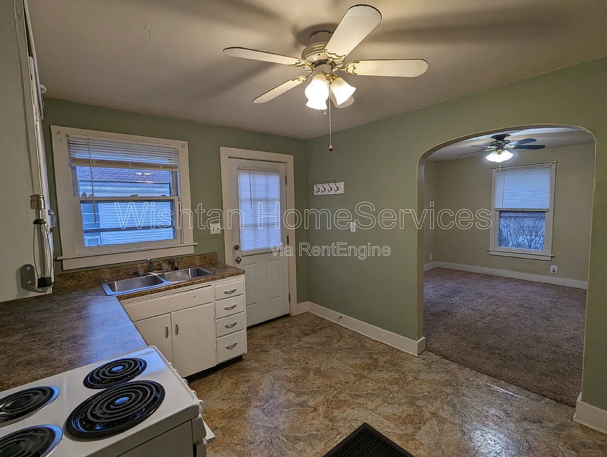 Building Photo - 410 N Monroe St #N