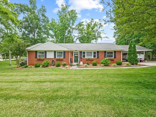 1298 Eastwood Dr, Cookeville, TN 38501