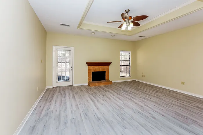 3 bed, 2.0 bath, 1450 sqft, $1,995 — Photo 2