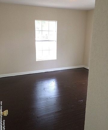 5th image of 230 E Amber Pl