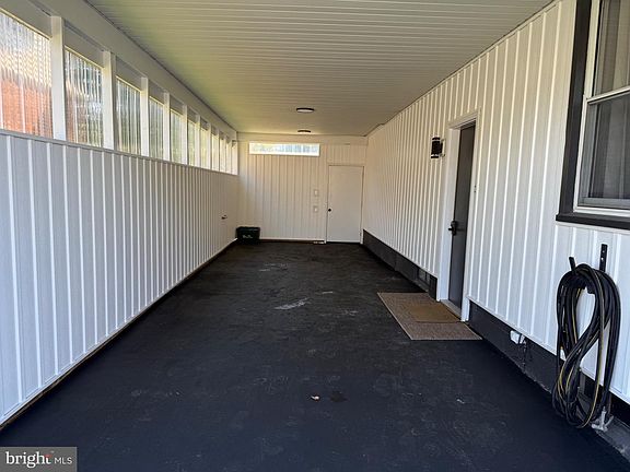 4th image of 1012 S Coldbrook Ave