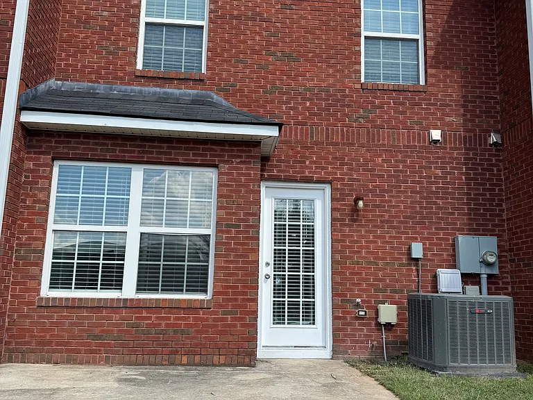 7712 Autry Cir — Photo 1