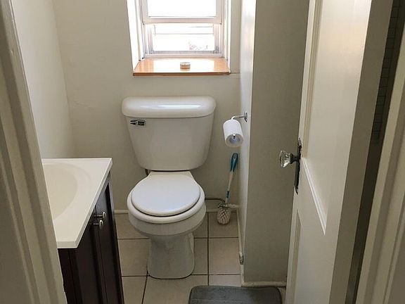 5th image of 2475 N Clybourn Ave