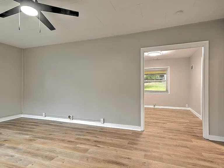 1712 Oaklawn St — Photo 19