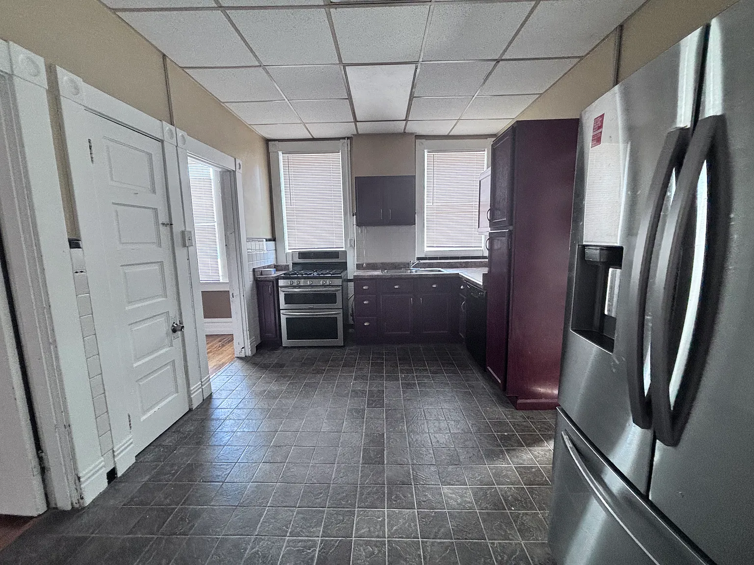 3 bed, 1000 sqft, $1,200 — Photo 4