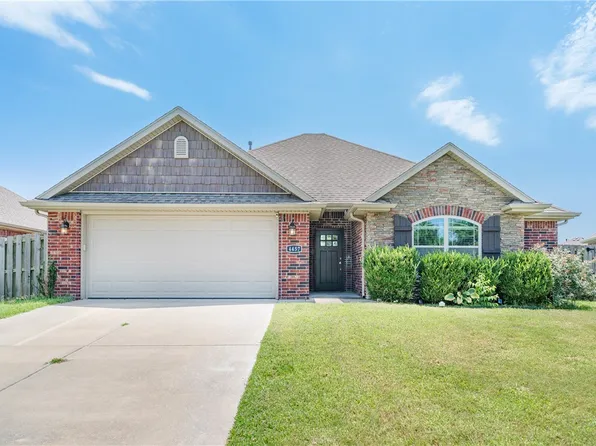4457 W Wales Dr, Fayetteville, AR 72704