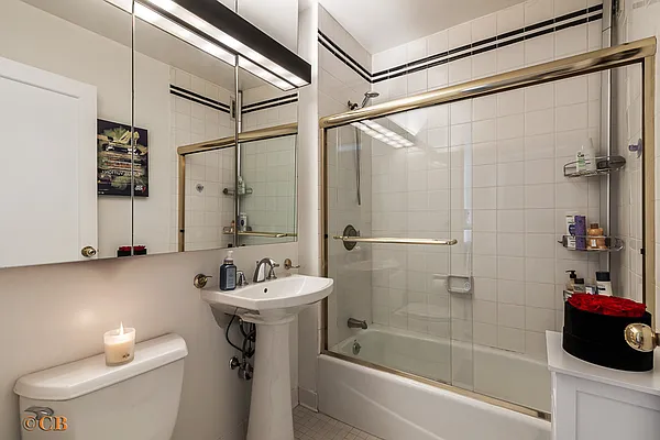 Rented by AVENUE 8 INC | media 5