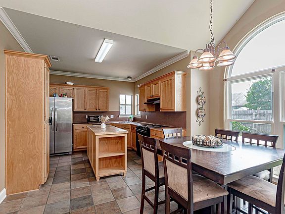 5th image of 6684 Woodside Dr