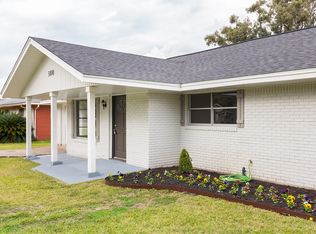 3800 Suncrest Dr, Groves, TX 77619