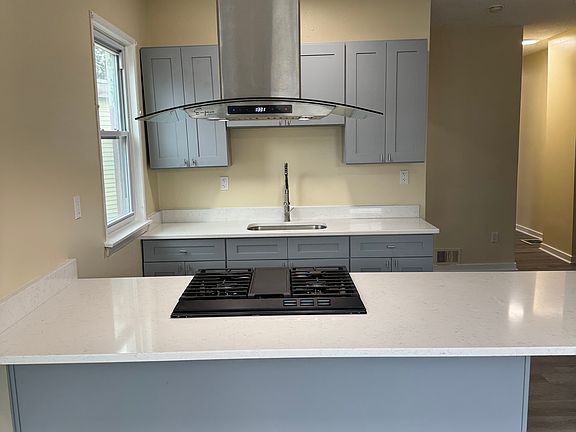 2nd image of 13 Lines St Unit 2