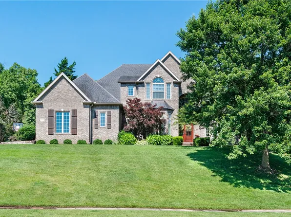 2529 N Candlewood Dr, Fayetteville, AR 72703