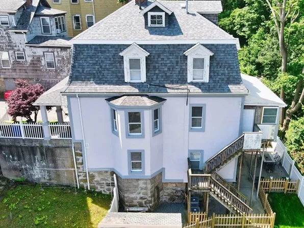 318 Belmont St, Fall River, MA 02720