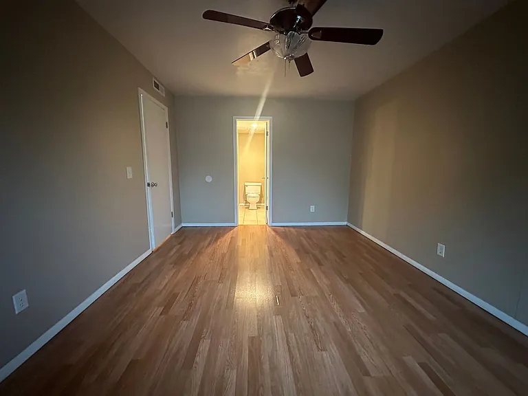 6004 Nw Expy — Photo 19