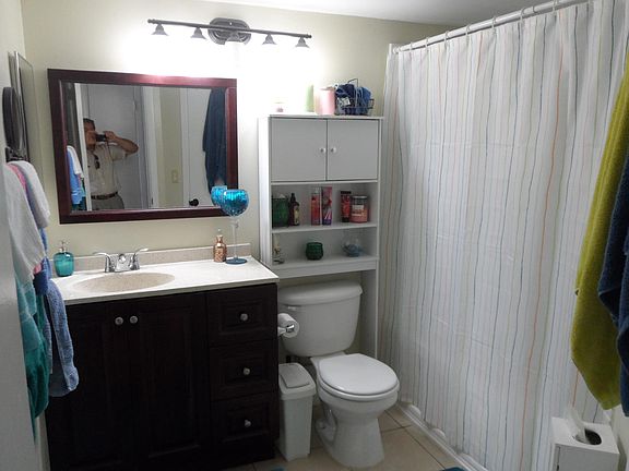 5th image of 375 Lakepointe Dr Unit 103