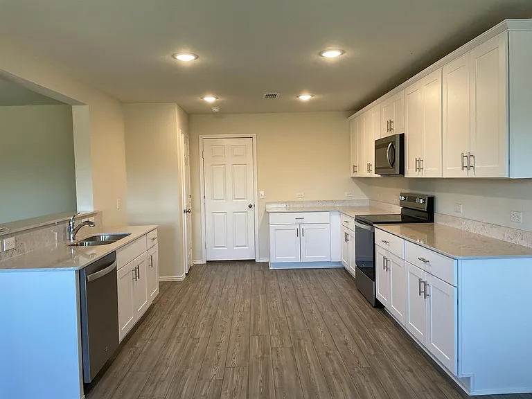 366 Lake Erie Dr — Photo 16