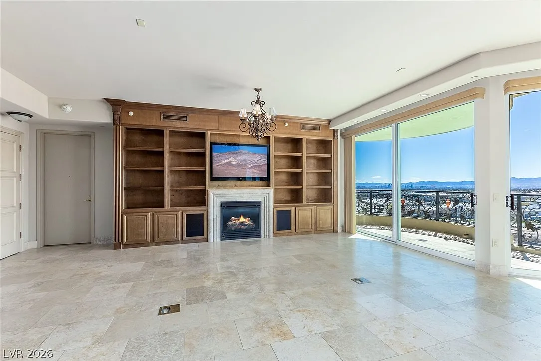One Queensridge Place — Photo 2