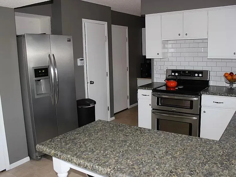 Jeffey Dr — Photo 12