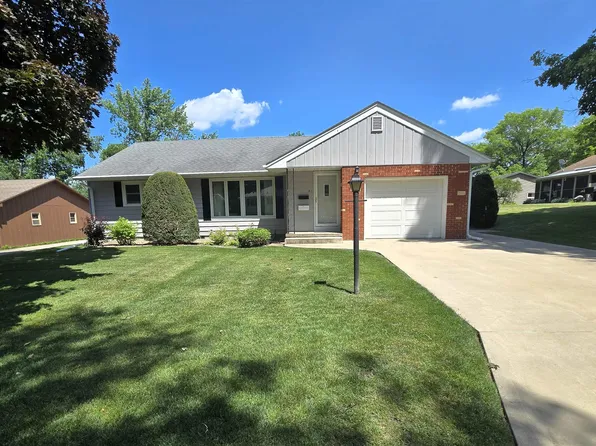 21 Bruce Ln, La Porte City, IA 50651