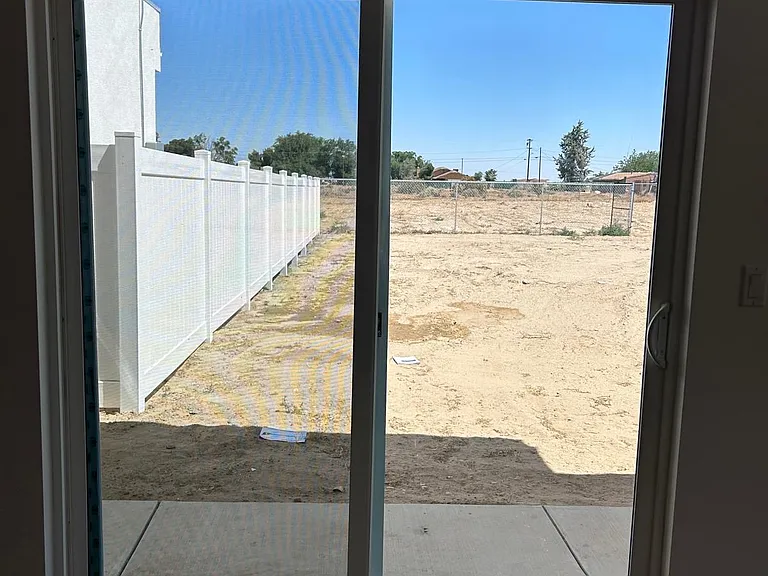 E Avenue T — Photo 13