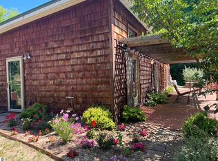 6679 Lincoln Rd, Beulah, MI 49617