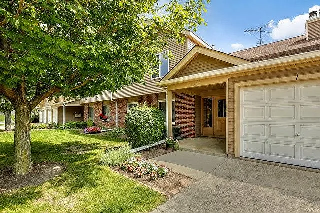 Attached Garage