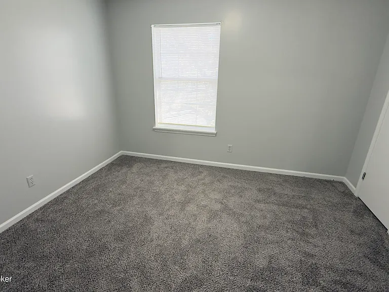 729 E Court Ave — Photo 8