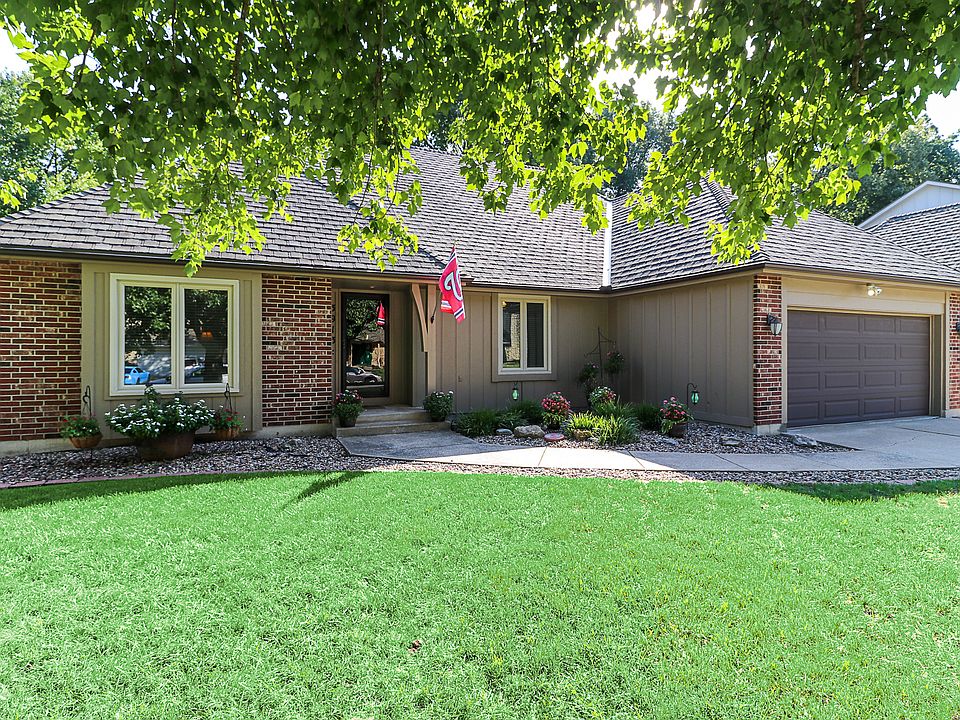 3913 NE Woodridge Dr