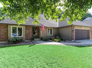 3913 NE Woodridge Dr, Lees Summit, MO 64064