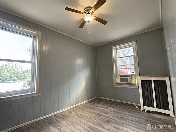 4th image of 81 Liberty St