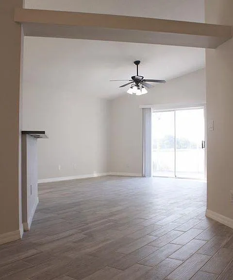 851 Wickham Lakes Dr — Photo 2