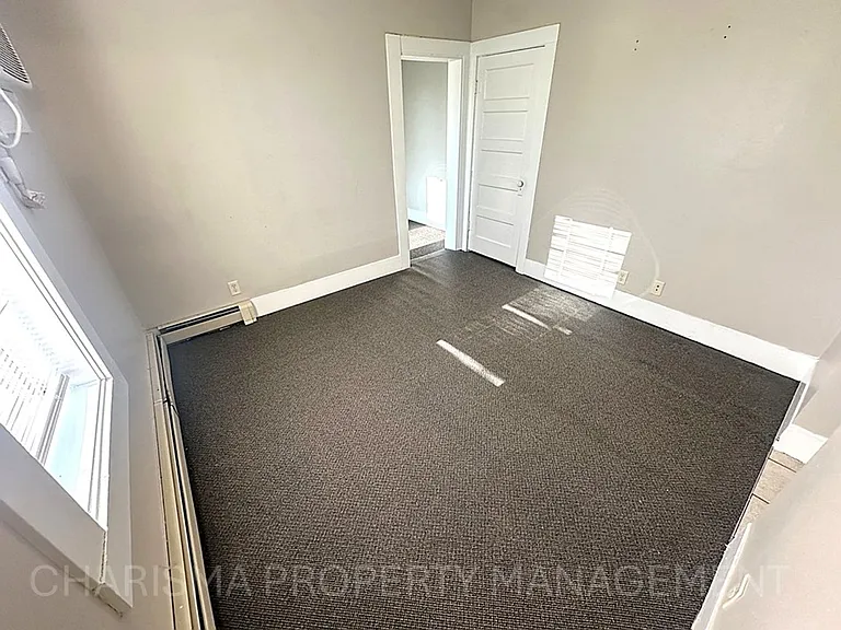 322 E 15th St #4 — Photo 7
