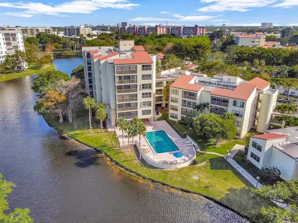 2300 S Cypress Bend Dr APT 201, Pompano Beach, FL 33069