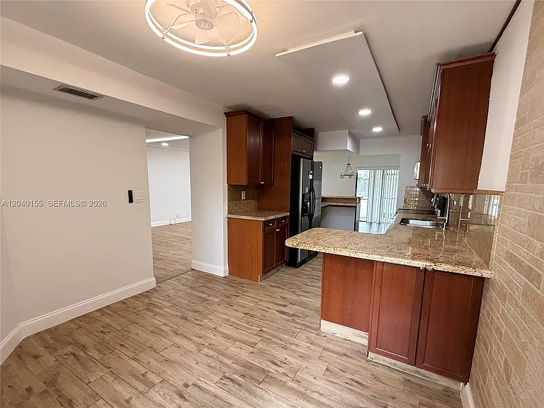 9717 N New River Canal Road 406 #406 — Photo 10