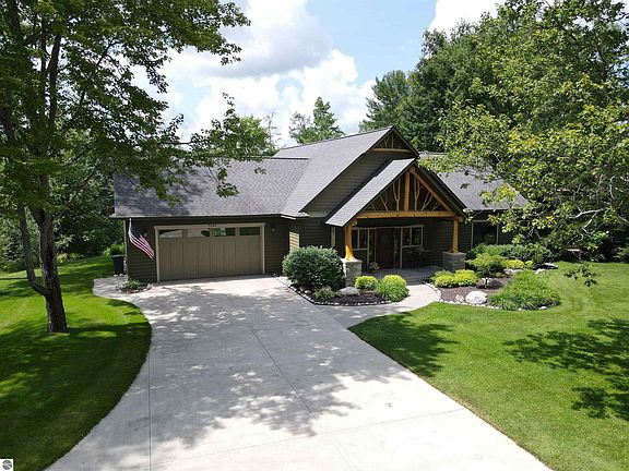 4th image of 7249 Blue Lake Rd NE