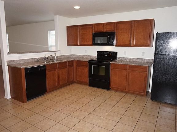 4th image of 404 Marble Creek Dr