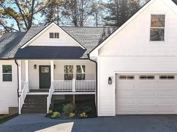 2 Caroline Dr, Horse Shoe, NC 28742