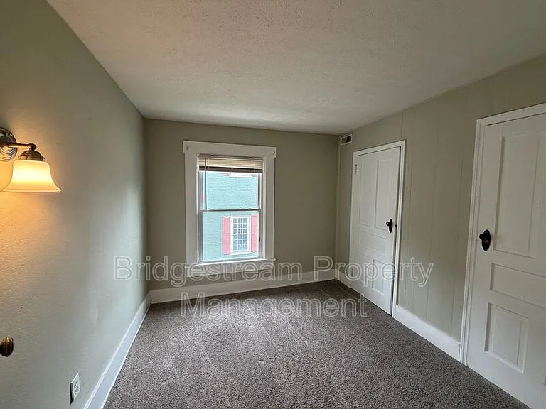 207 S 2nd St — Photo 7