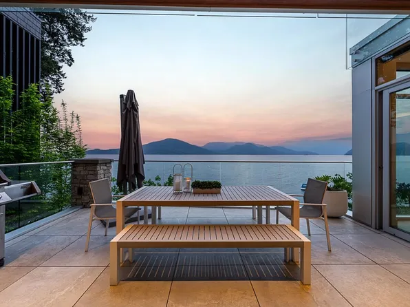 53 Brunswick Beach Rd, Lions Bay, BC V0N 2E0