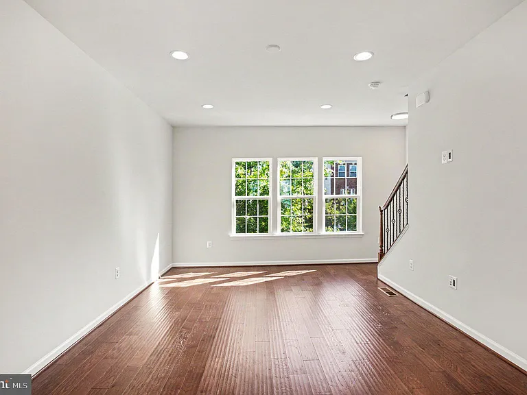 1643 Dorothy Ln — Photo 5