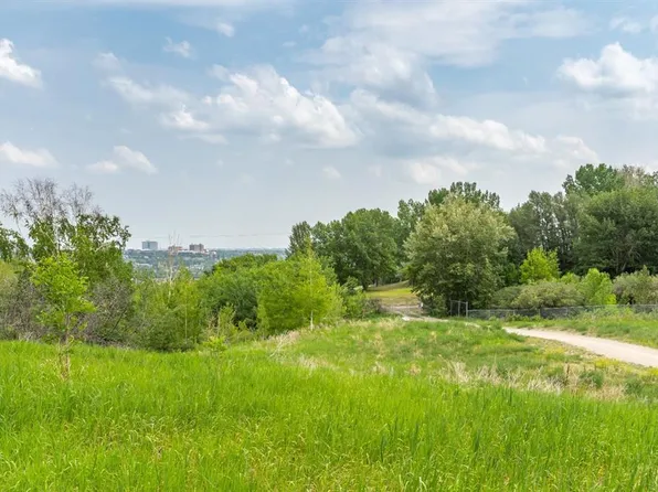 528 W Cedar Cres SW #31, Calgary, AB T3C 2Y8