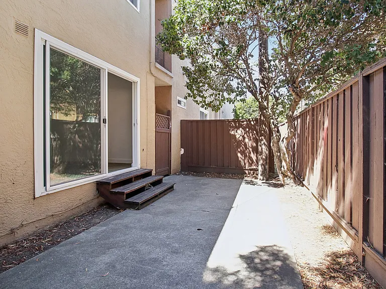 ALAMEDA PARK APARTMENTS — Photo 34