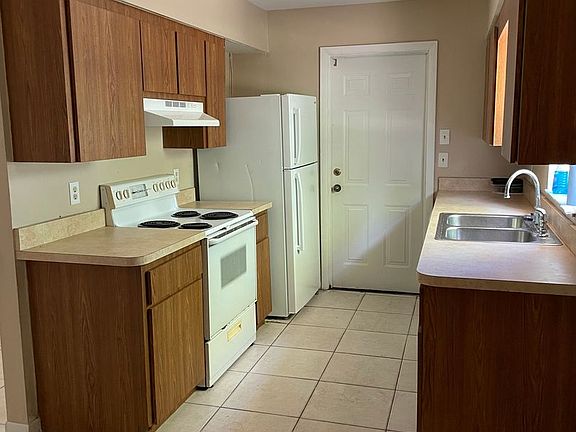 3rd image of 2727 S Dellwood Dr