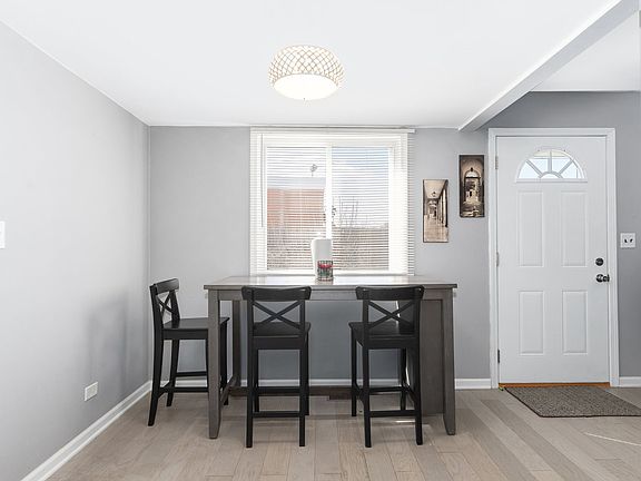 5th image of 29W649 Winchester Cir N Unit 3