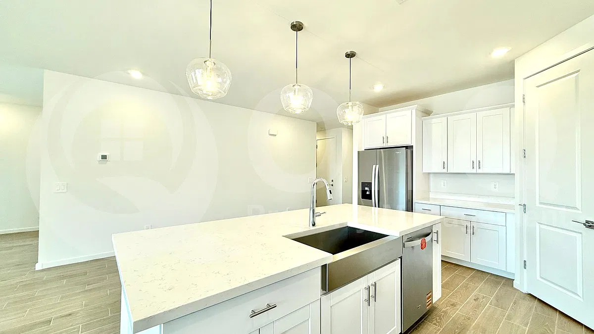 4 bed, 2.5 bath, 2014 sqft, $2,100 — Photo 4