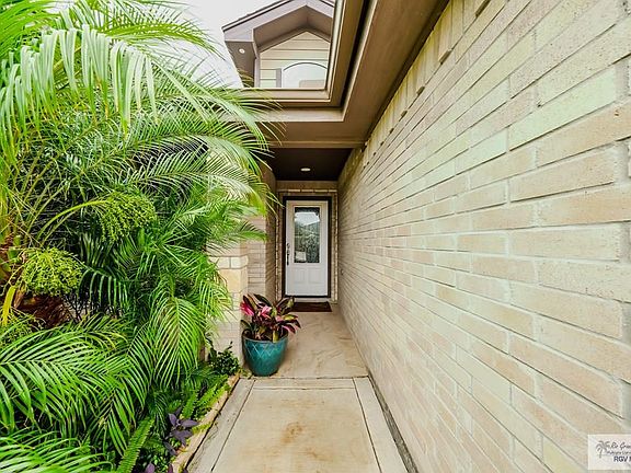 3rd image of 3818 Astorga Ln