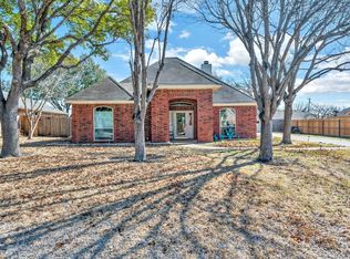 347 April Ln, Hewitt, TX 76643