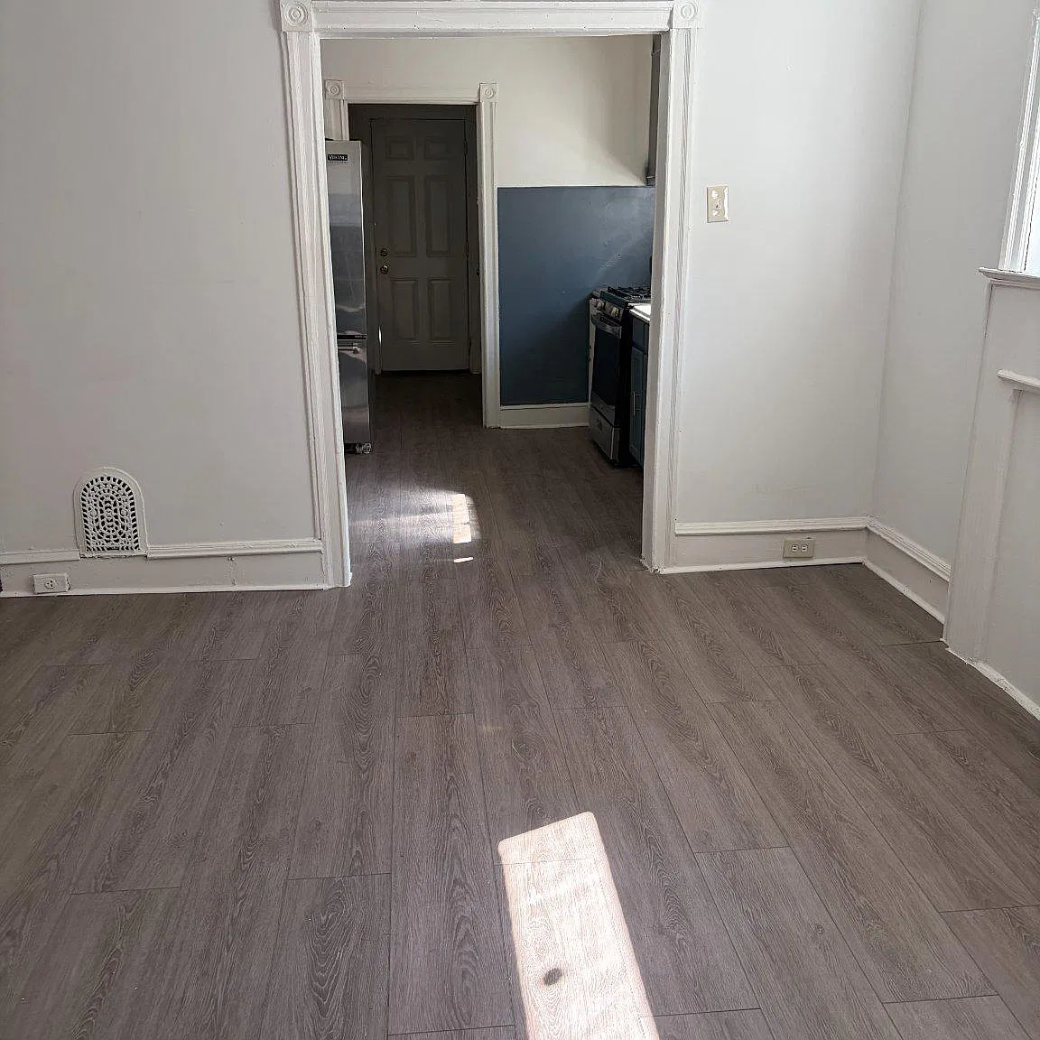 3 bed, 1.5 bath, 1140 sqft, $1,600 — Photo 2