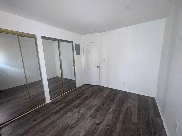 5058 Broadway — Photo 23